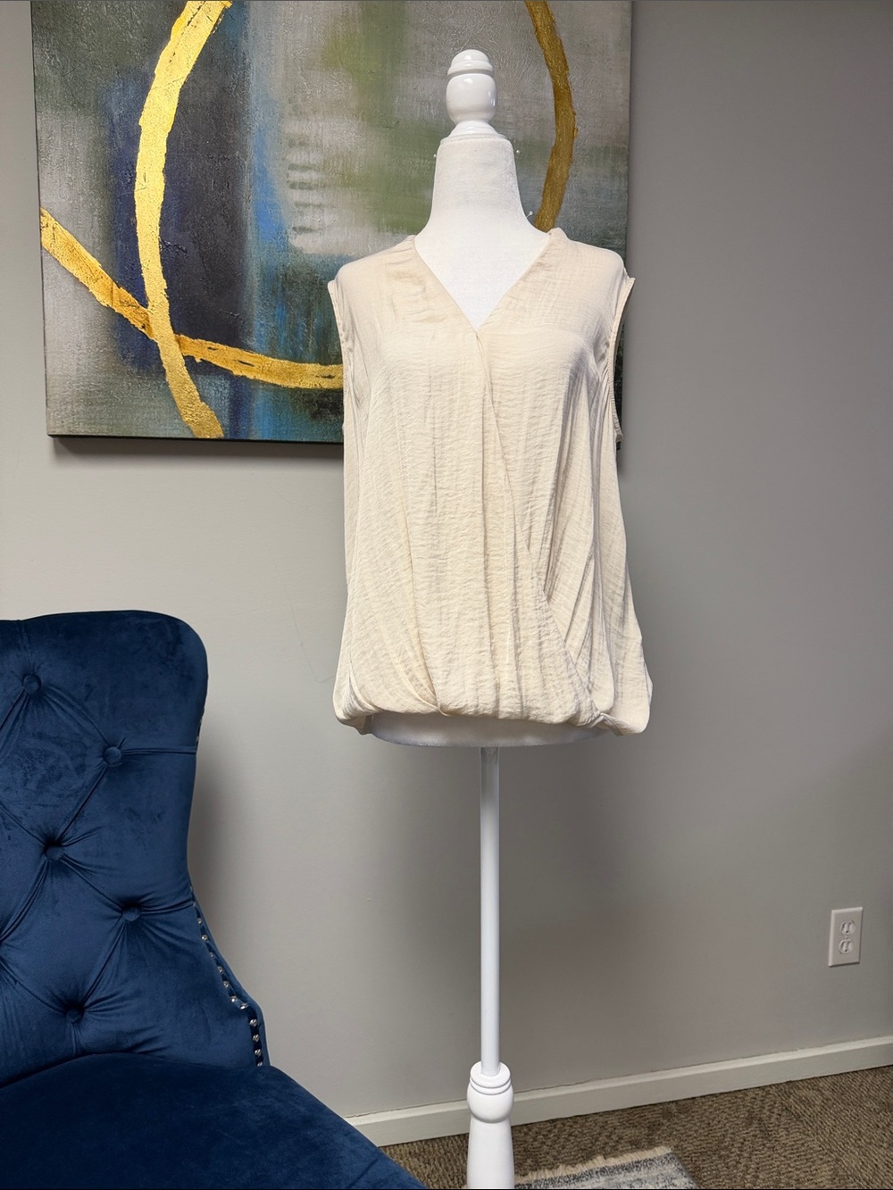 Banana Republic Cream Sleeveless V-Neck Bubble-Hem Blouse